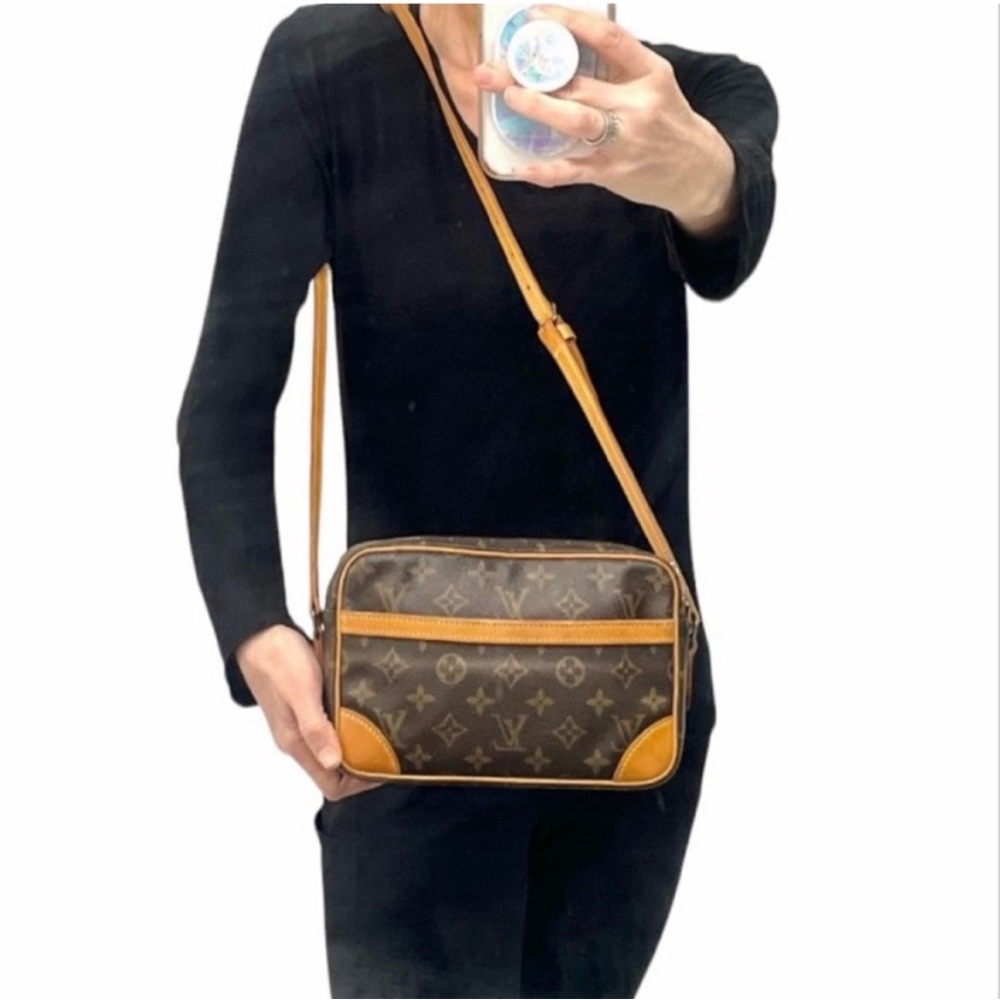 GOOD CONDITION! Authenticated Louis Vuitton Trocadero 27 Shoulder Bag Handbag - Picture 2 of 16